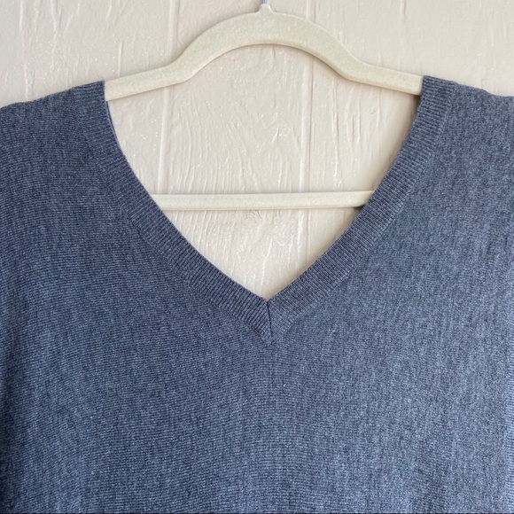 Vince Cashmere Blend V-Neck Sweater - Picture 6 of 9
